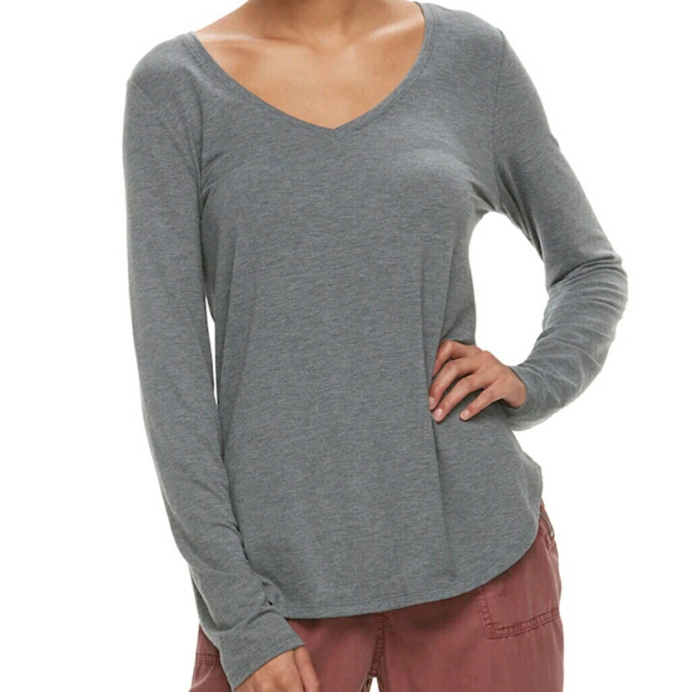 NWT GRAY SO Perfect V-Neck Long Sleeve Tshirt